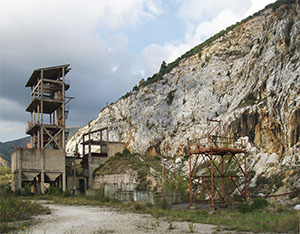 Strutture di una cava presso San Giuliano Terme.