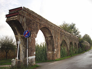 Interrupted arches of the Medici Aqueduct at Asciano, San Giuliano Terme.