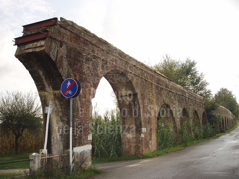 Interrupted arches of the Medici Aqueduct at Asciano, San Giuliano Terme.