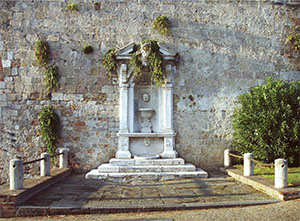 Fontana dell'Acquedotto Mediceo presso Pisa.