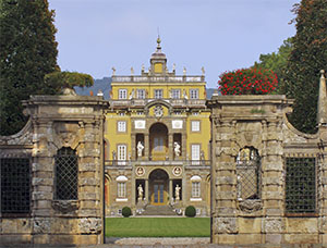 Facciata di Villa Santini Torrigiani, Camigliano, Capannori.
