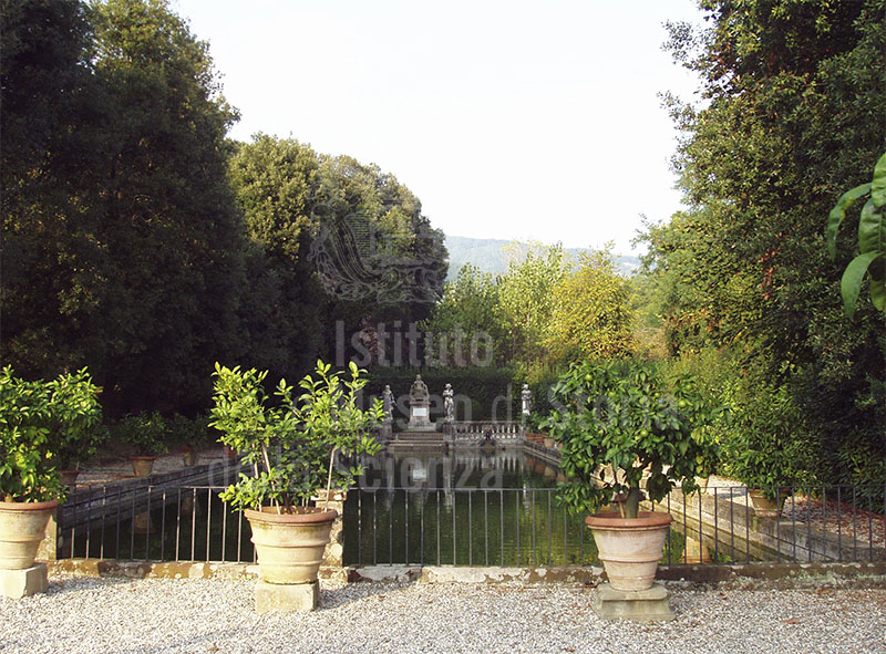 Fish-pond (XVII cent.), Villa Santini Torrigiani, Camigliano, Capannori.