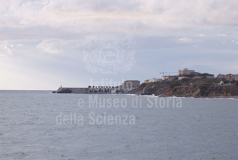 Veduta dal mare di Palazzo Appiani, sede del Museo del Mare, Piombino.