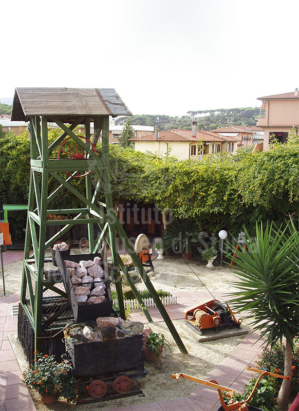 Reconstruction of an extraction well outside of the Small Mine, Porto Azzurro.