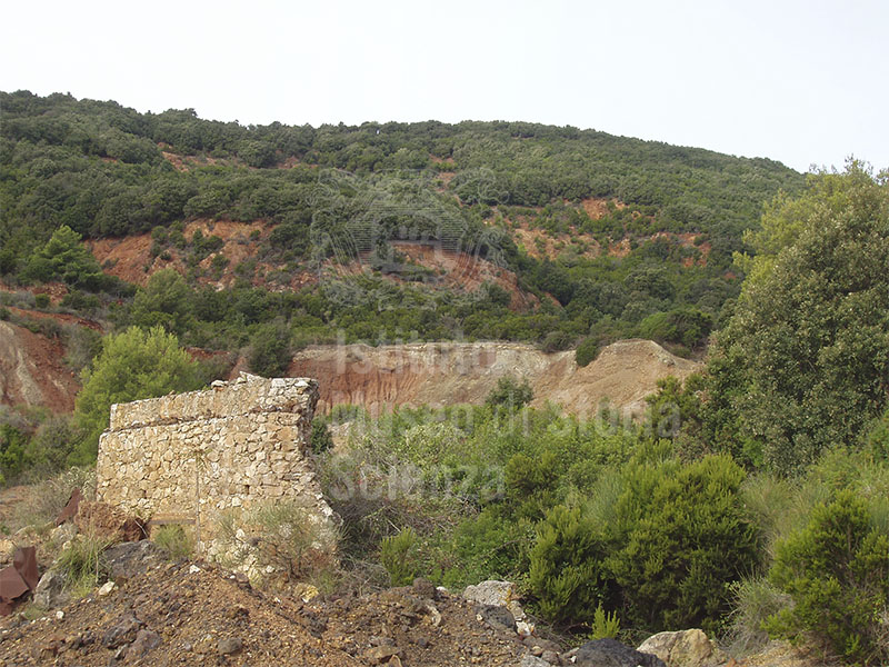 Miniera di ferro di Rialbano fra Cavo e Rio Marina.