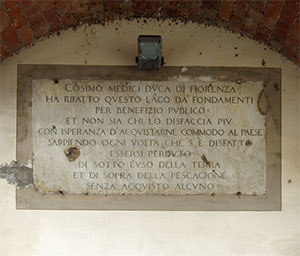 Lapide in italiano sul Ponte Mediceo, Ponte a Cappiano, Fucecchio.