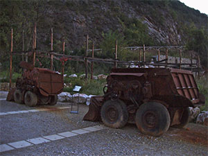 Macchinari della miniera (pale caricatrici), Parco Minerario Naturalistico, Gavorrano.