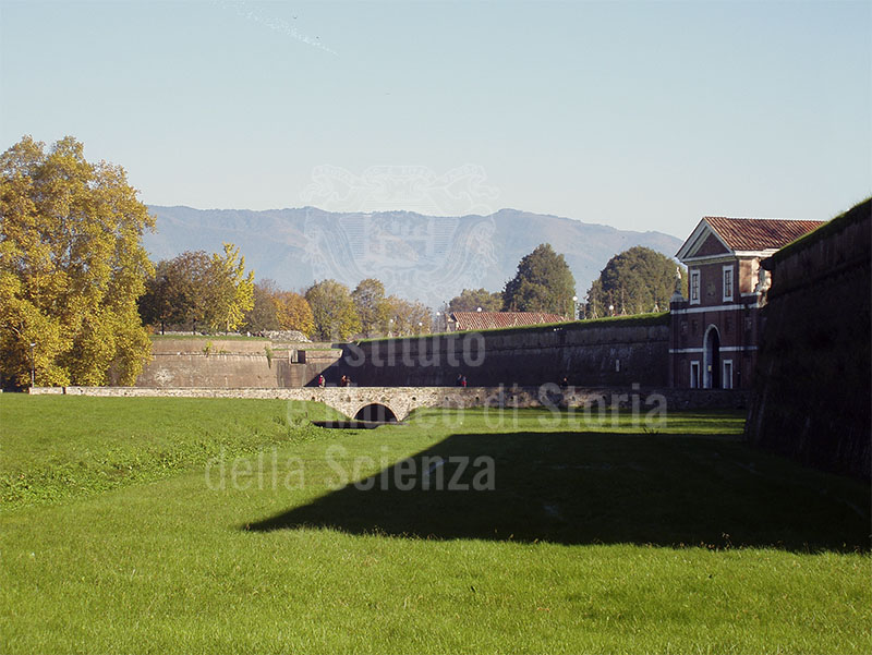 Image Walls Of Lucca Porta San Donato 1629 And Baluar
