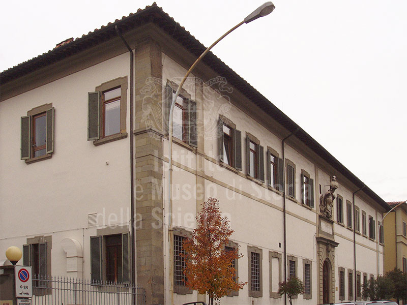 Facciata settecentesca dell'Ospedale dei Santi Cosma e Damiano, Pescia.
