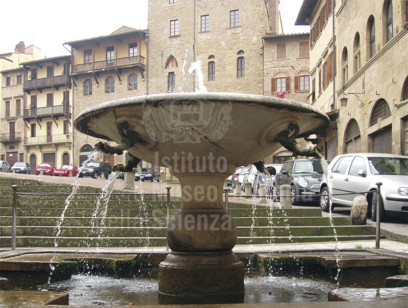 Fontana Pubblica in Piazza Grande, Arezzo.