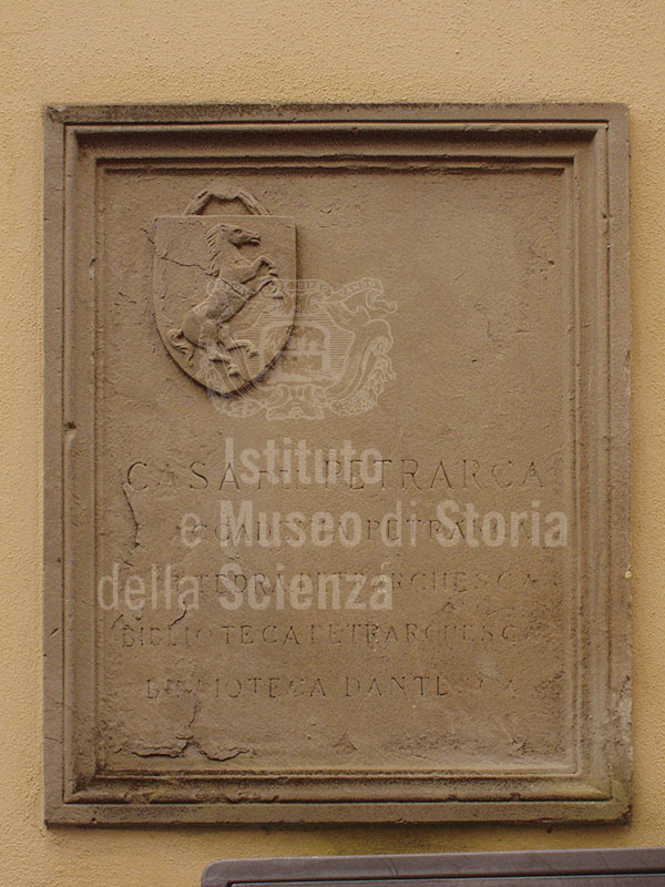 Lapide sulla casa di Casa di Francesco Petrarca, Arezzo.