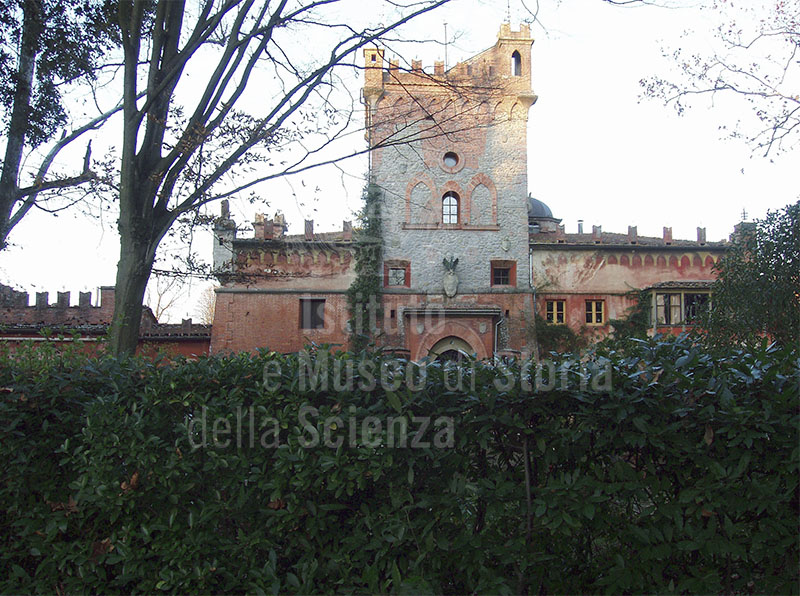 Castello Gotico o Fortezza, giardino di Villa Puccini, Pistoia.