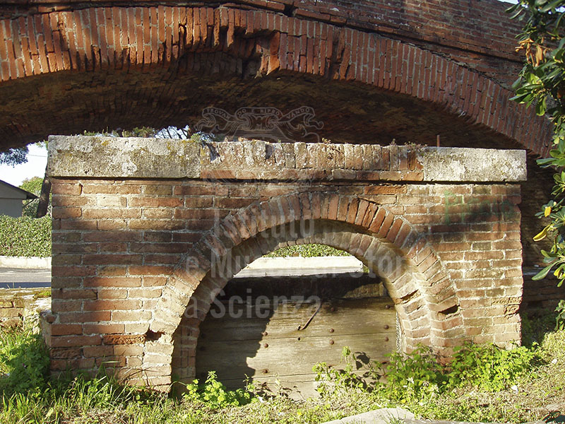 Lock under the bridge of Pozzuolo. Via dei Cavalleggeri, Localit Mazzanta, Vada.