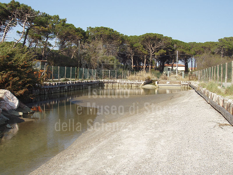 Drainage canal bringing water to the sea. Localit Molino a Fuoco, Vada.
