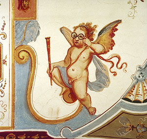 Scena affrescata raffigurante un puttino con occhiali che sorregge un cannocchiale, Palazzo Pitti, Museo degli Argenti, Firenze.