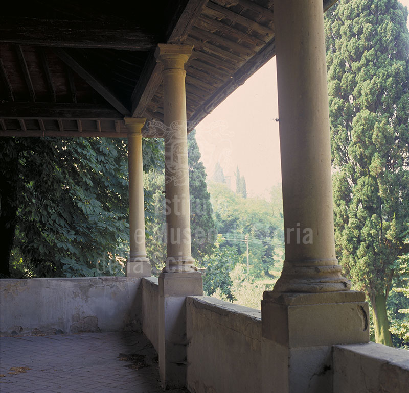 View of Villa "Il Gioiello" ad Arcetri, Florence. Detail of the loggia.