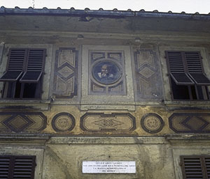 House of Galileo on Costa San Giorgio:  detail of the facade decorated with frescoes with a portrait of the scientist and a commemorative plaque, Florence.