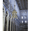 Duomo di Pisa: scorcio della navata centrale con la lampada di Vincenzo Possanti nel Duomo di Pisa.