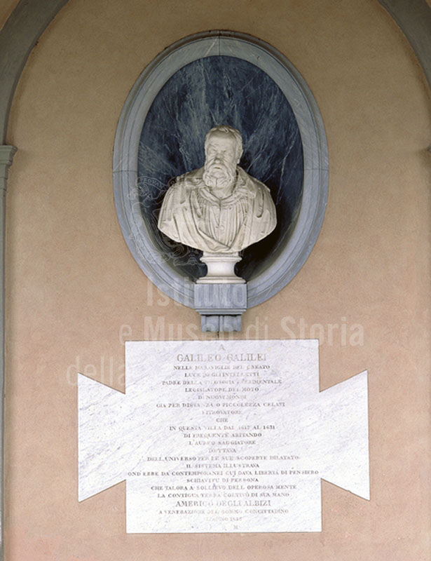 Bust of Galileo Galilei and a commemorative plaque at Villa "Ombrellino", Florence.