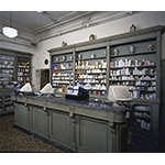 Interno della Farmacia del Galluzzo, Firenze.