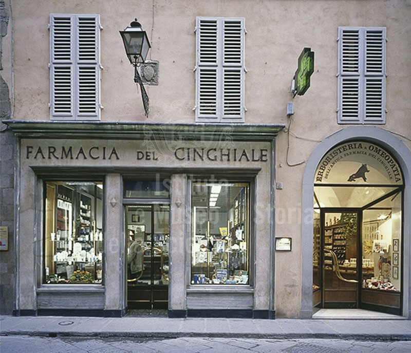 Esterno della Farmacia del Cinghiale, Firenze.