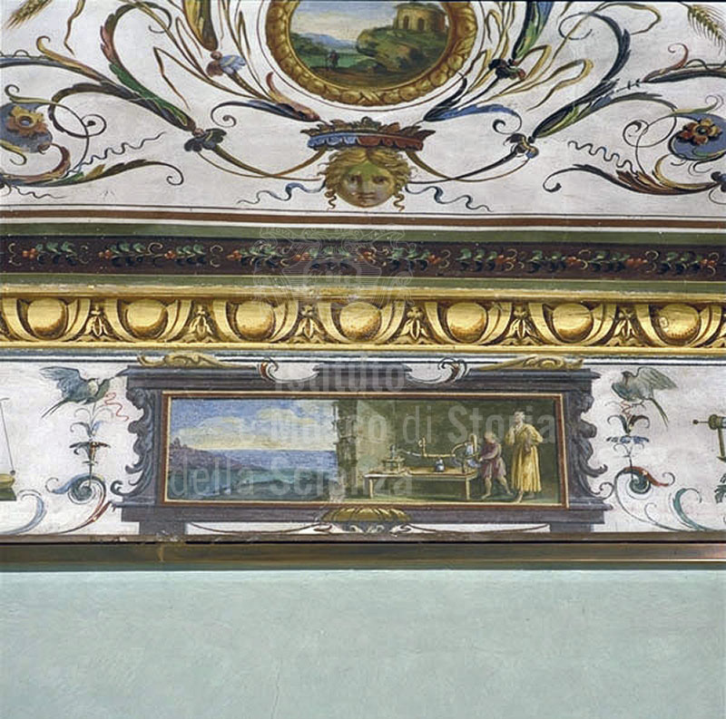 Dettaglio della decorazione pittorica con la raffigurazione di una macchina elettrostatica, Stanzino delle Matematiche, Galleria degli Uffizi, Firenze.