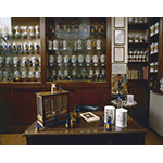 Collezione di contenitori farmaceutici, databili fra la fine dell'Ottocento e la prima met del Novecento, della Farmacia Ragionieri, Sesto Fiorentino.