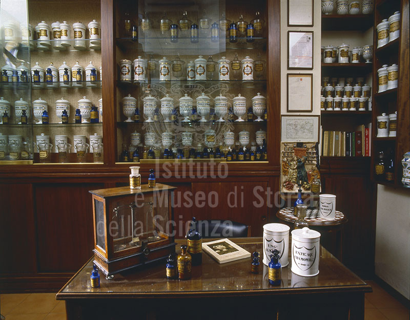 Collection of pharmaceutical jars, dating from the late 19th to the first half of the 20th century, Pharmacy Ragionieri, Sesto Fiorentino.