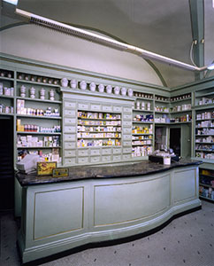 Interno della Farmacia Baldi Marini, Lucca.