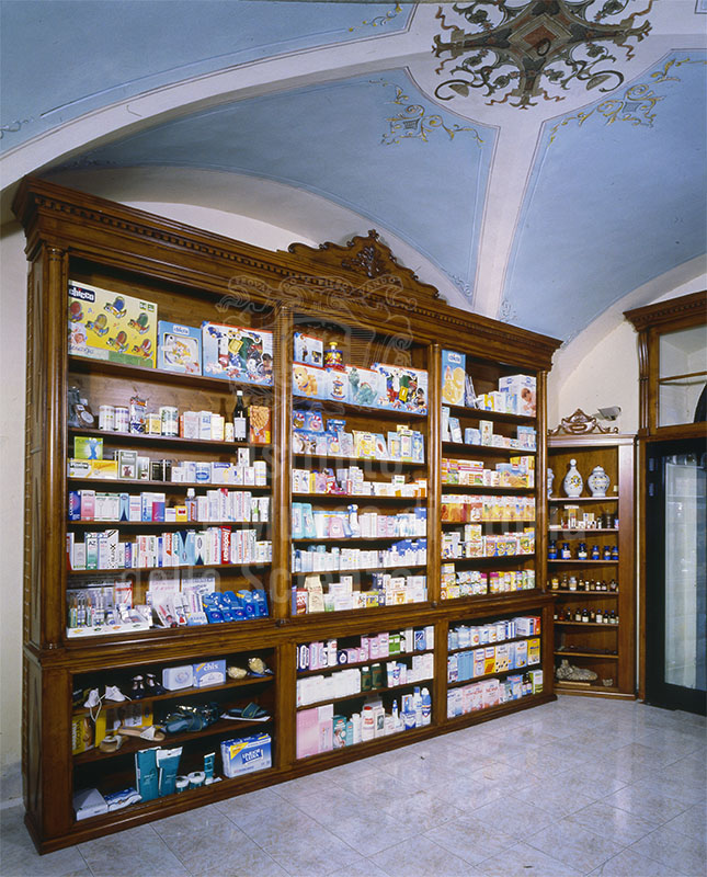 Interno della Farmacia Granatiero, Castagneto Carducci.