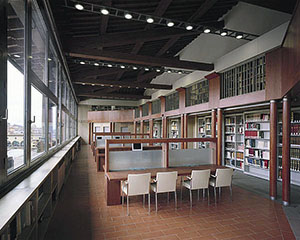 Sala di lettura della Biblioteca dell'Istituto e Museo di Storia della Scienza, Firenze.