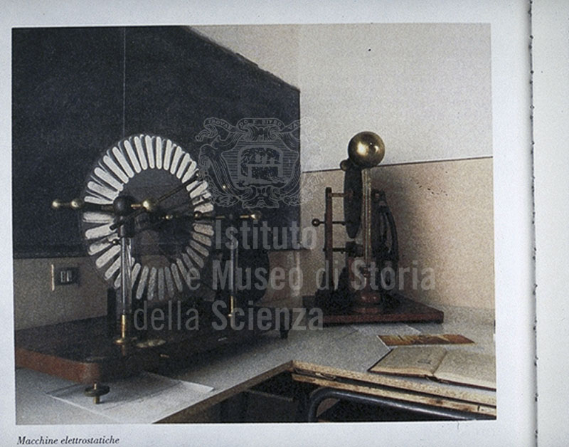 Instruments in the Istituto Tecnico Commerciale Statale "Michelangelo Buonarroti", Arezzo.