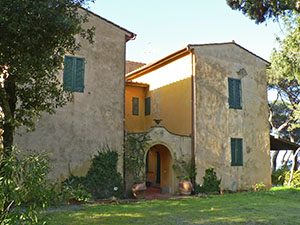 Side entrance to Villa dell'Ottonella, Portoferraio.