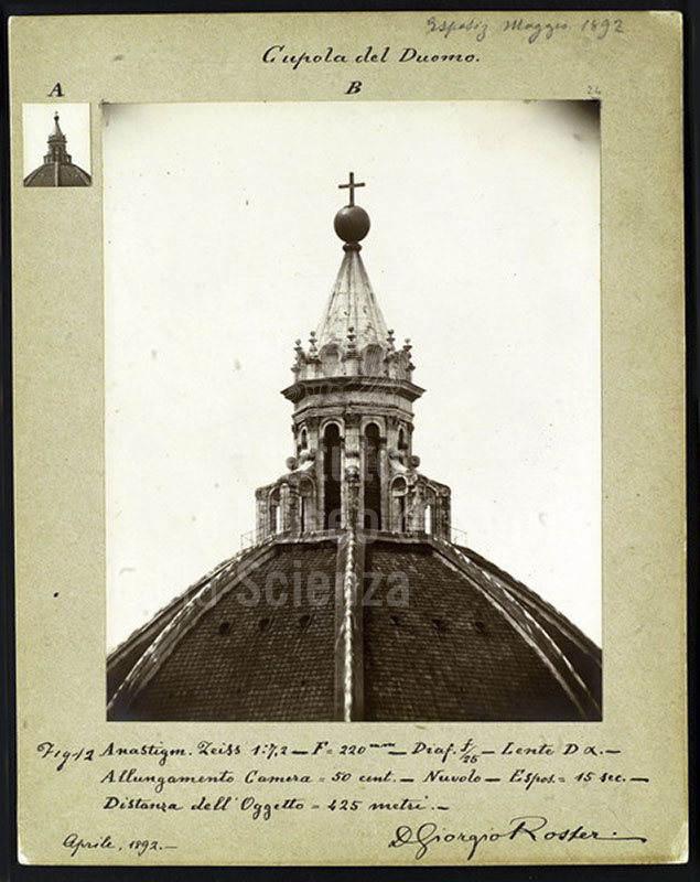 Stampa fotografica eseguita da Giorgio Roster raffigurante la parte superiore della Cupola di Santa Maria del Fiore, aprile 1892, Fondo Roster, Istituto e Museo di Storia della Scienza, Firenze.