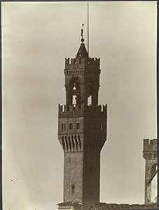 Stampa fotografica eseguita da Giorgio Roster raffigurante il campanile di Palazzo Vecchio, Firenze, c. 1892, Fondo Roster, Istituto e Museo di Storia della Scienza, Firenze.