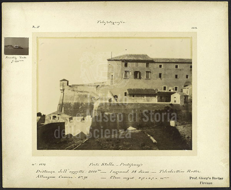 Telefotografia eseguita da Giorgio Roster raffigurante Forte Stella, Portoferraio, Isola d'Elba, c. 1895, Fondo Roster, Istituto e Museo di Storia della Scienza, Firenze.