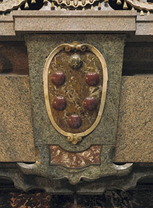 Coat  of arms  of the Medici family. Tomb of Ferdinando I, detail. "Commesso in pietre dure". Museo delle Cappelle Medicee, Cappella dei Principi, Florence.