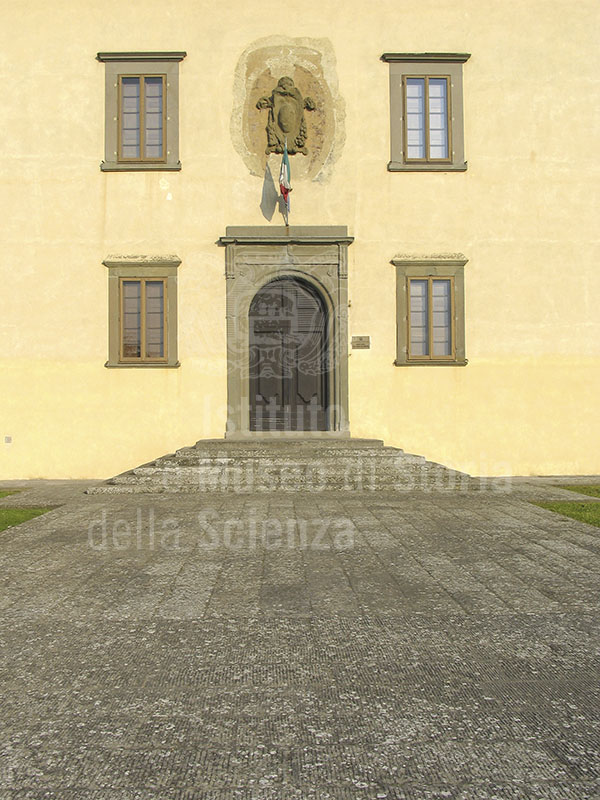 Dettaglio della facciata della Villa Medicea di Cerreto Guidi e Museo Storico della Caccia e del Territorio.