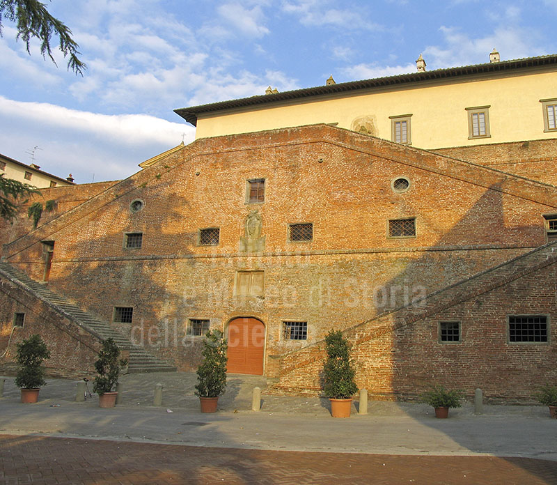 Scala di Bernardo Buontalenti. Villa Medicea di Cerreto Guidi e Museo Storico della Caccia e del Territorio.