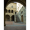 Veduta del cortile interno del Museo del Bargello, Firenze.