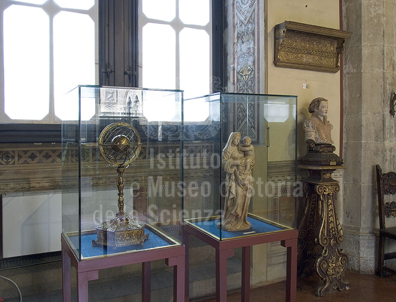 Sfera armillare nella sala della Collezione Carrand, Museo del Bargello, Firenze.