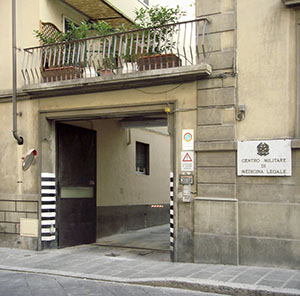 Ingresso al Centro Militare di Medicina Legale, Firenze.