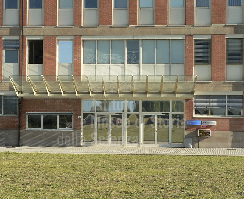 Entrance to the Dipartimento di Fisica dell'Universit degli Studi di Firenze.