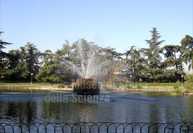 La vasca con la fontana nel giardino della Fortezza da Basso a Firenze