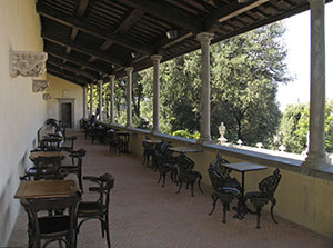 Giardino di Palazzo Mozzi Bardini a Firenze: la loggia della Villa Manadori (Villa di Belvedere) adibita a Kaffehaus.