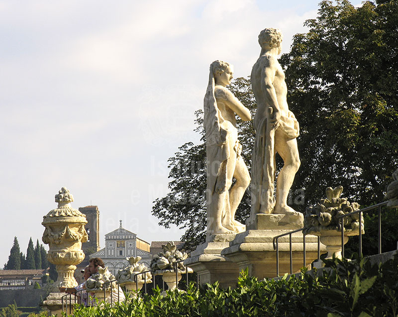 Garden of Palazzo Mozzi Bardini, Florence: the statues on the Belvedere.