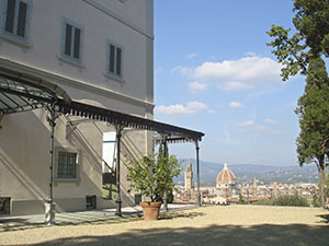 Garden of Palazzo Mozzi Bardini, Florence: view of Villa Bardini.