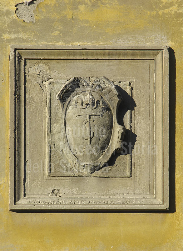 Ex Ospedale Psichiatrico di San Salvi a Firenze: coat of arms on the Villa Fabbri building.