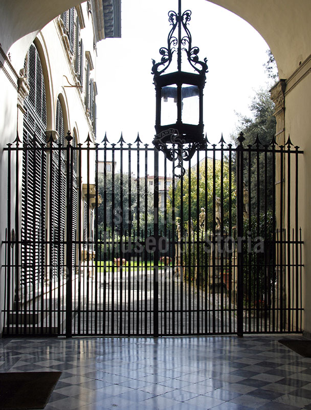 Cancellata d'ingresso al giardino di Palazzo Pandolfini, Firenze