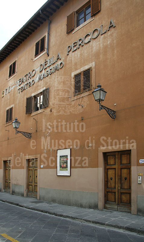 Facciata del Teatro della Pergola a Firenze